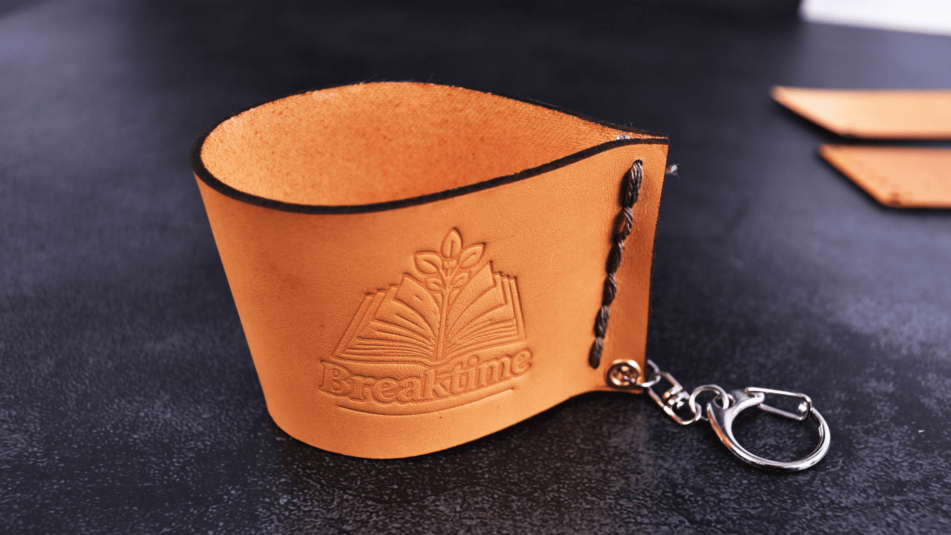 革のカップスリーブ