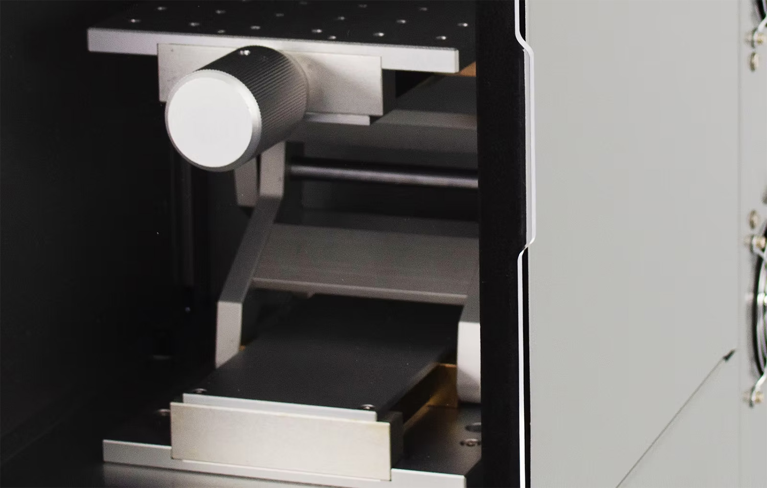 今回はStella C10用に透明なフロントパネル（ドア）を作成します。