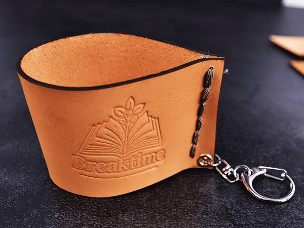 革のカップスリーブ