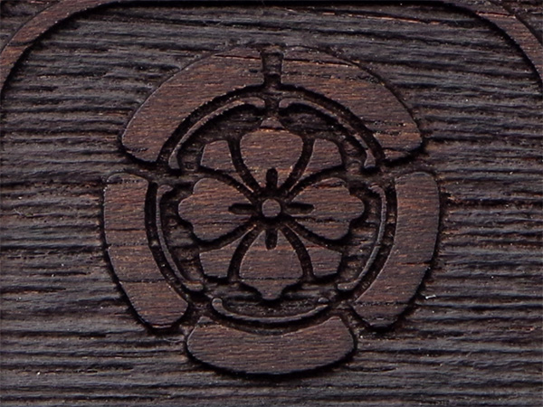 表面研磨をした黒檀へのレーザー彫刻