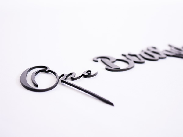 黒アクリル板の切断