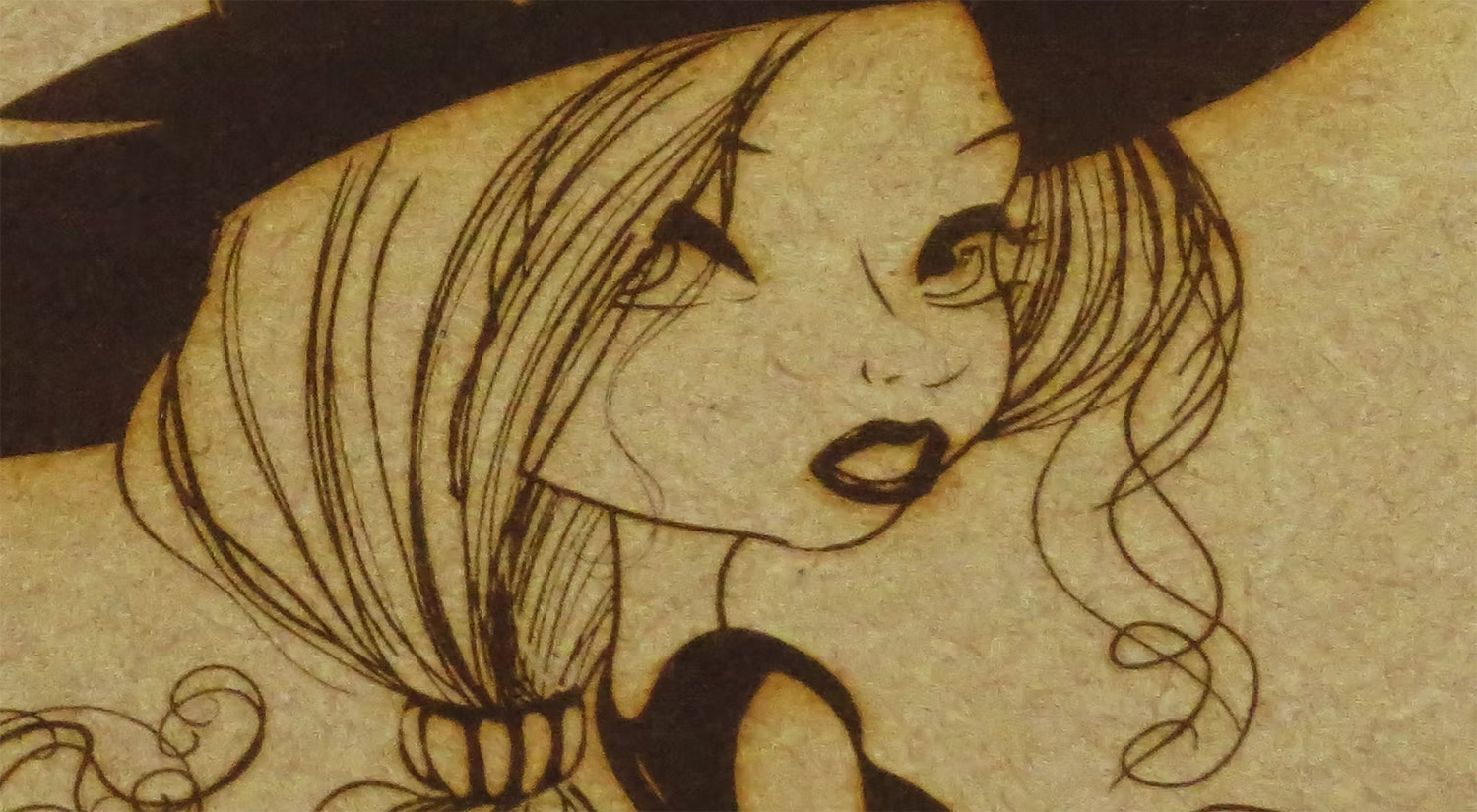 濃いめに仕上げた木材のレーザー彫刻例